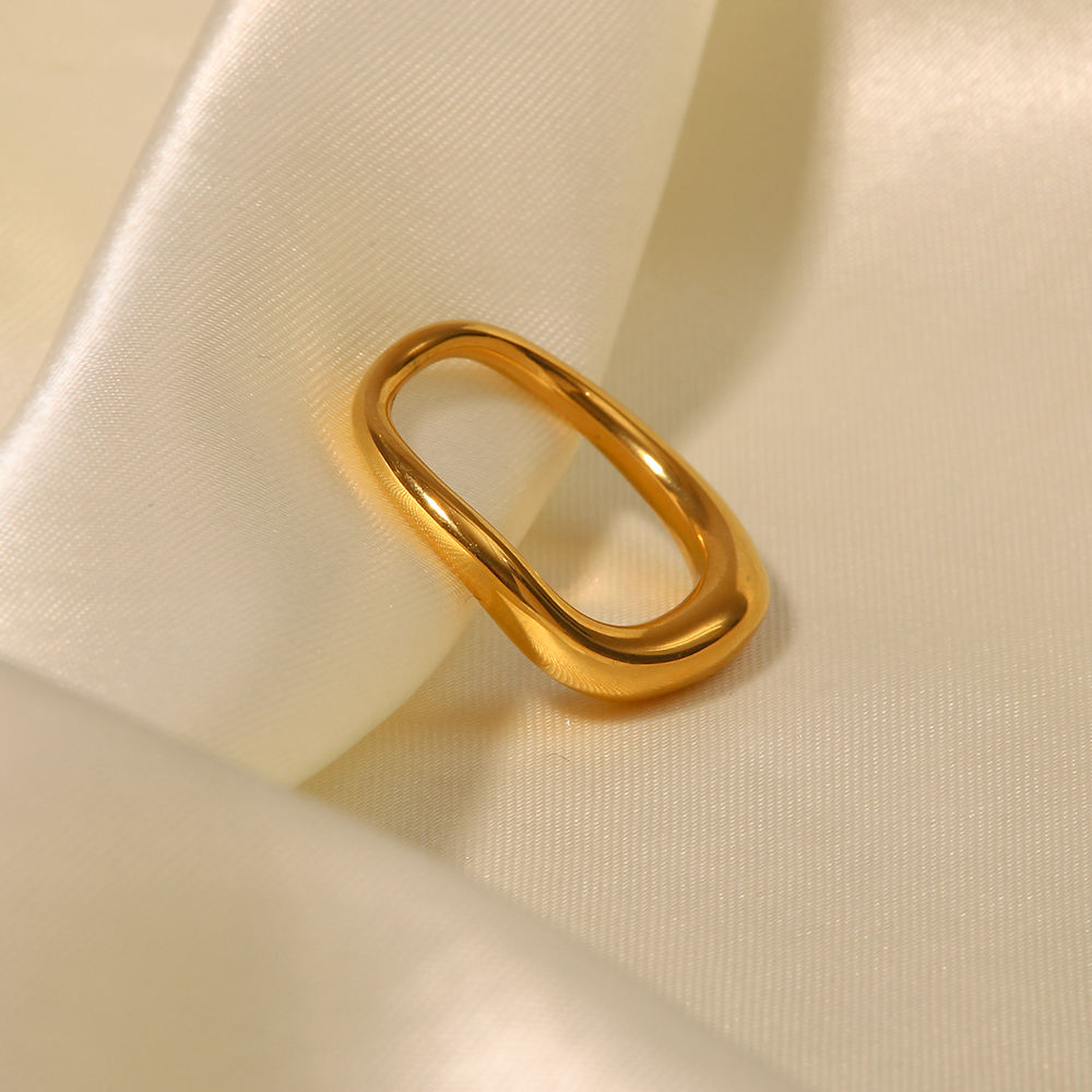 Rosana Round Wavy Ring