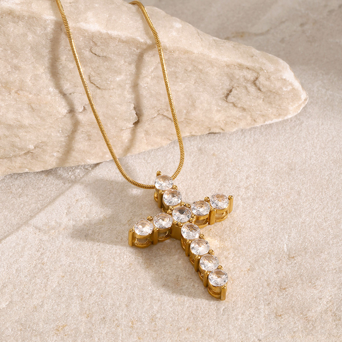 Noemi Cross Necklace with Zircon
