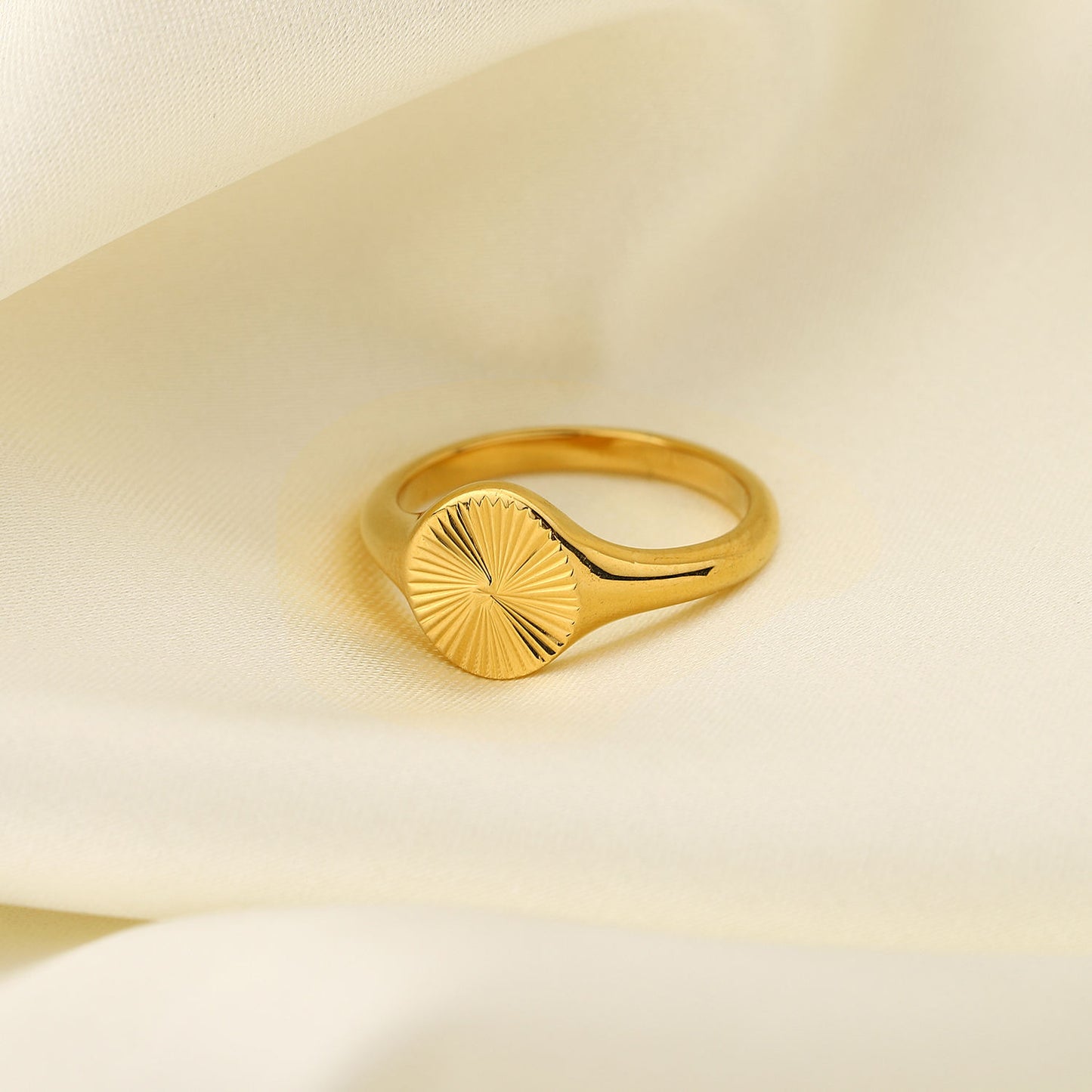 Rosa Medallion Stackable Sunbeam Ring