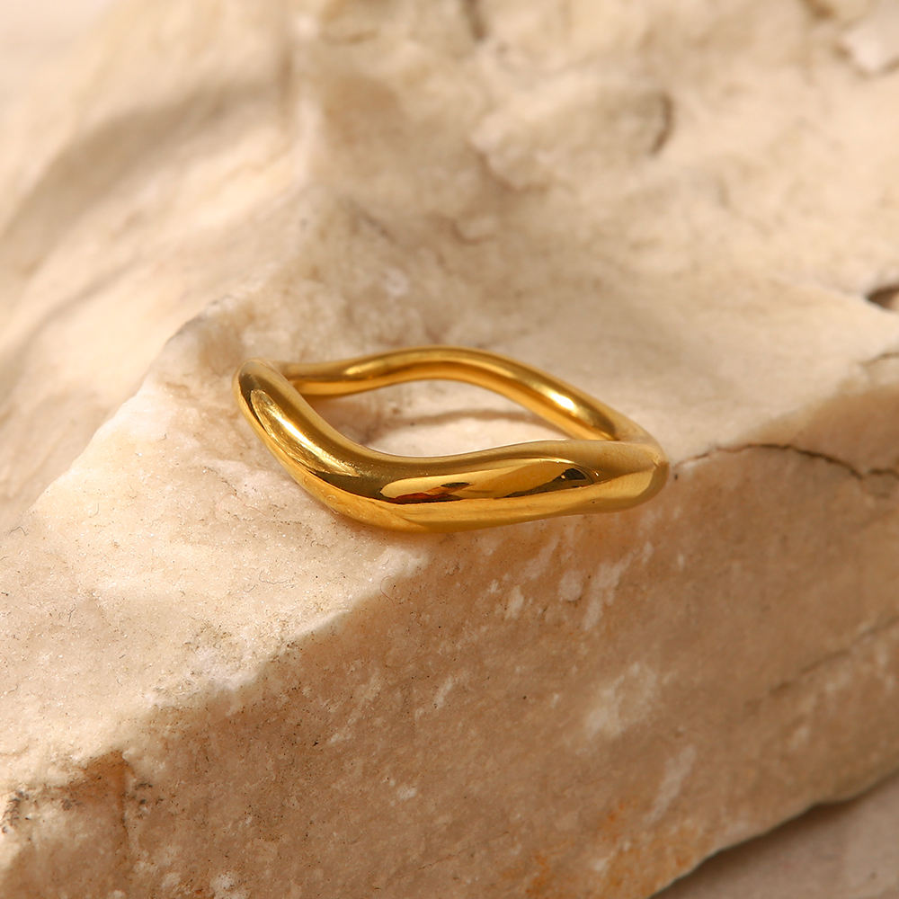 Rosana Round Wavy Ring