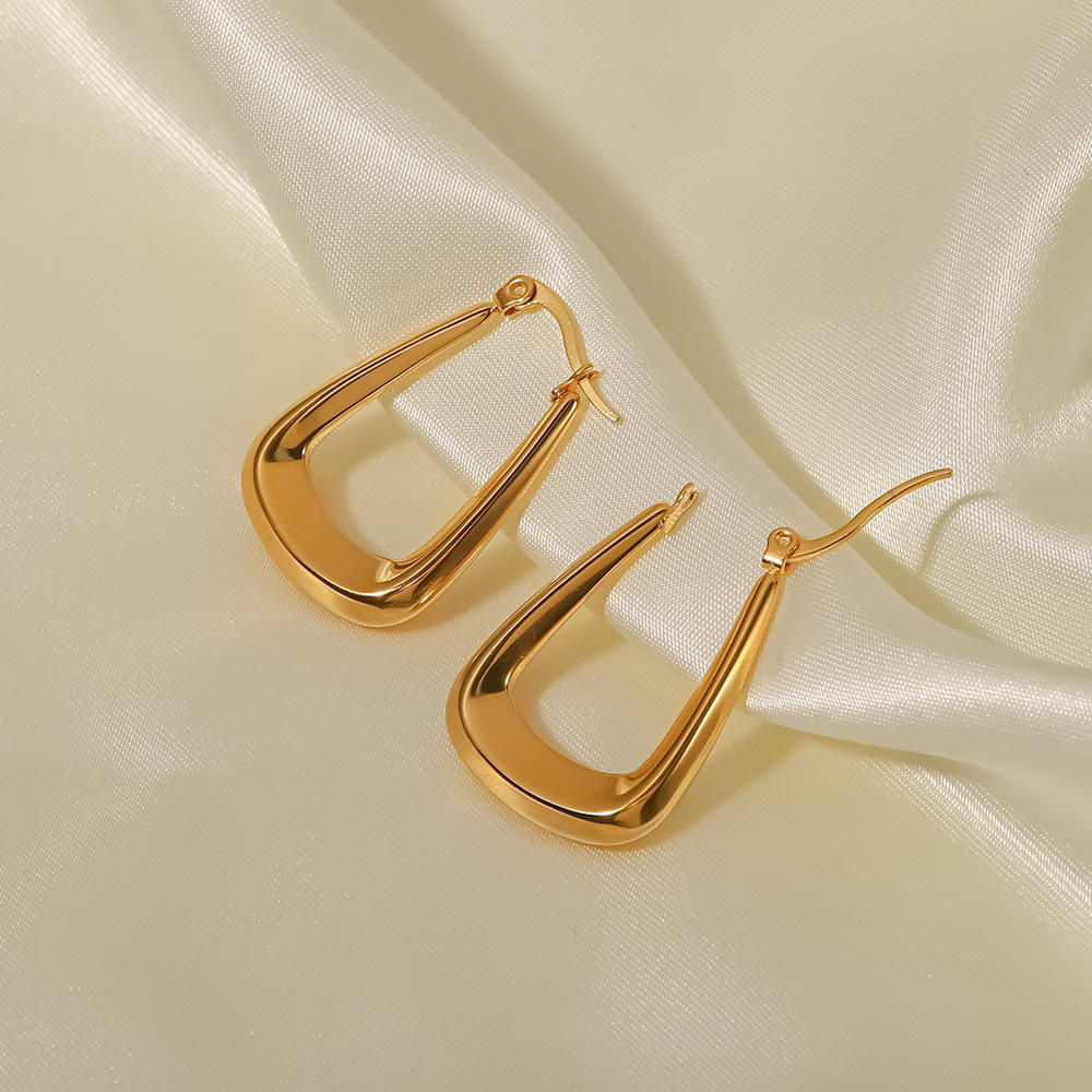 Elisa Smooth U-shaped Earrings