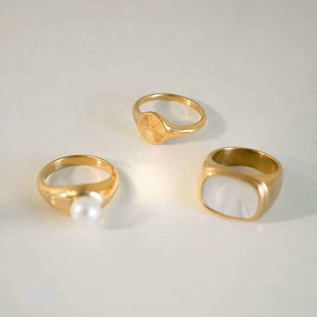 Rosa Medallion Stackable Sunbeam Ring
