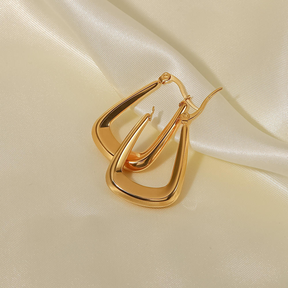 Elisa Smooth U-shaped Earrings