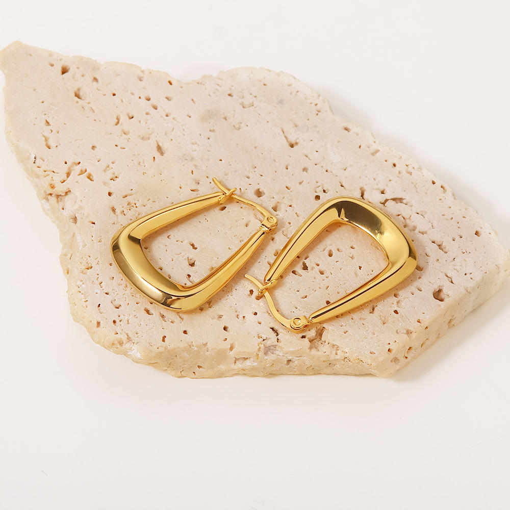 Elisa Smooth U-shaped Earrings