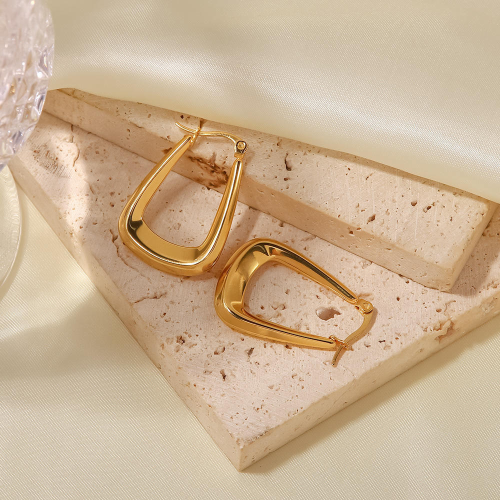 Elisa Smooth U-shaped Earrings