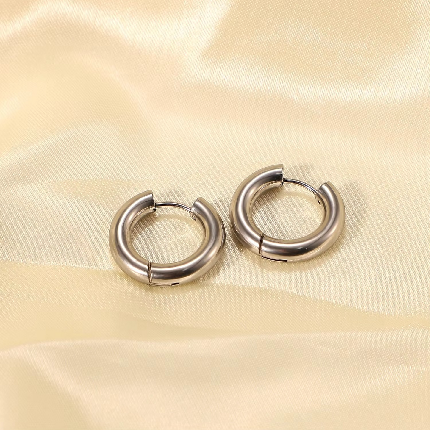 Ellie Circle Hoop Earrings (Gold, Silver)